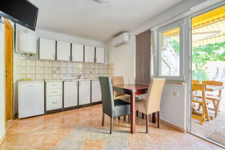 Apartments Nika With Swimming Pool And Beautiful Sea View Dobrec Bagian luar foto