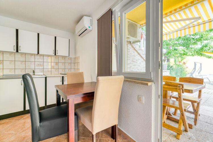 Apartments Nika With Swimming Pool And Beautiful Sea View Dobrec Bagian luar foto