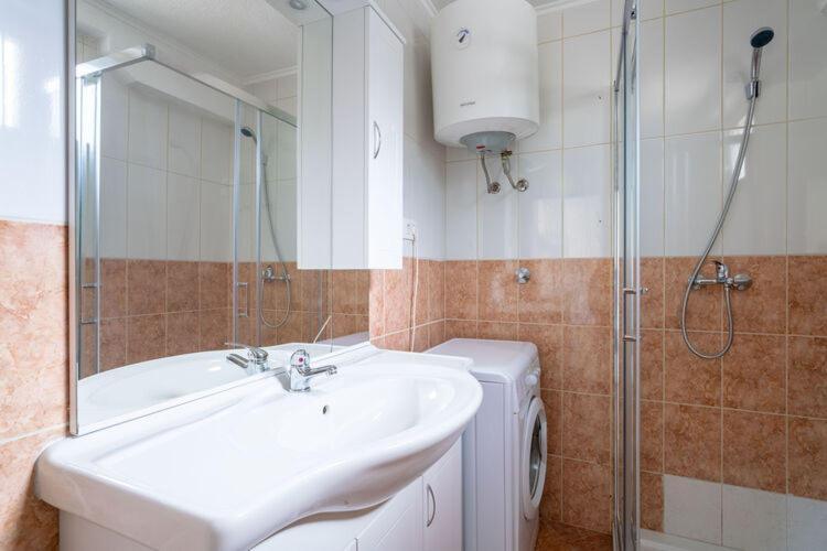 Apartments Nika With Swimming Pool And Beautiful Sea View Dobrec Bagian luar foto